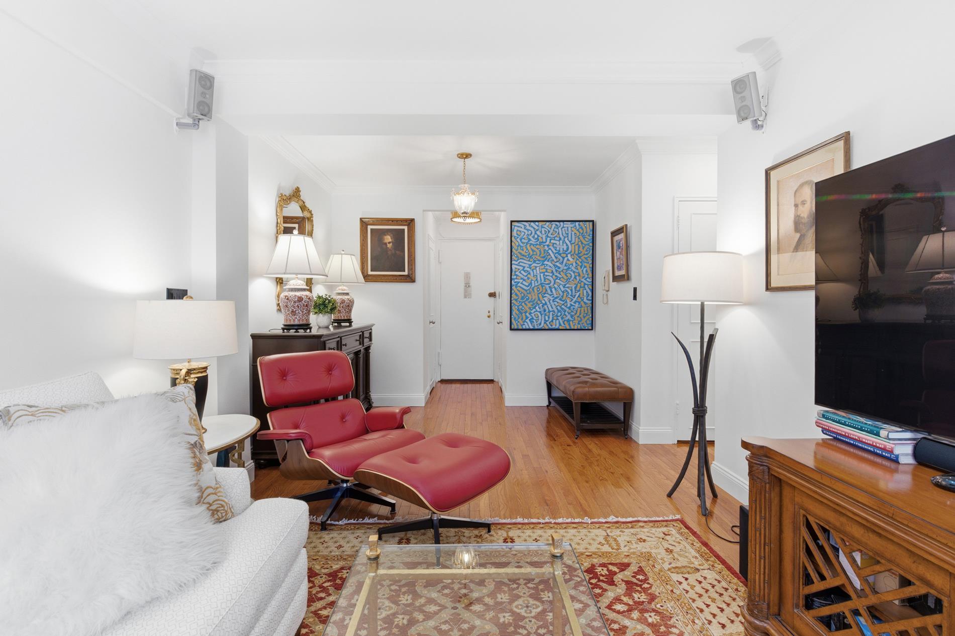 #5 photo, 30 E 9th Street, मैनहटन Greenwich Village , NY 10003