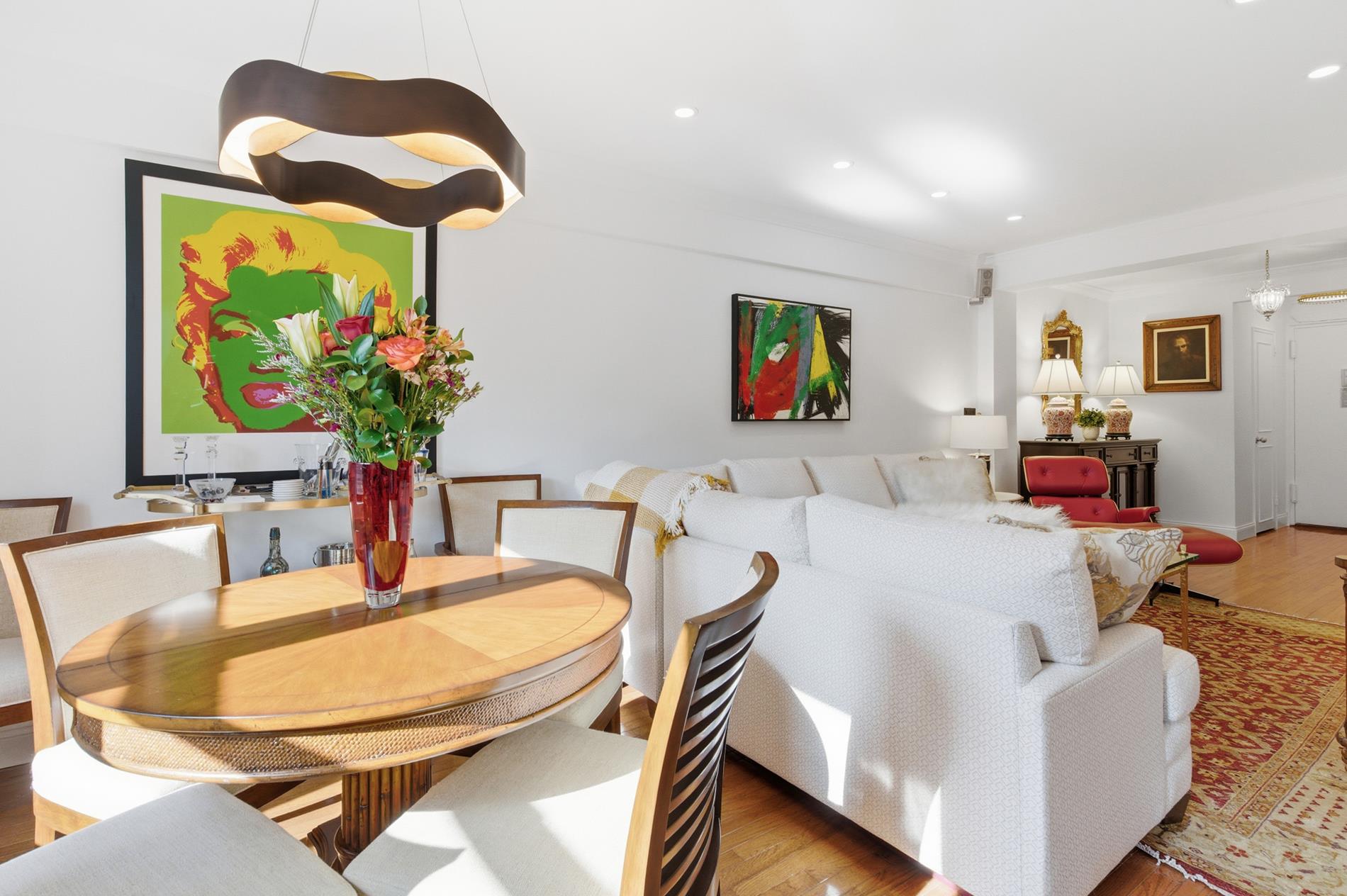 #7 photo, 30 E 9th Street, मैनहटन Greenwich Village , NY 10003