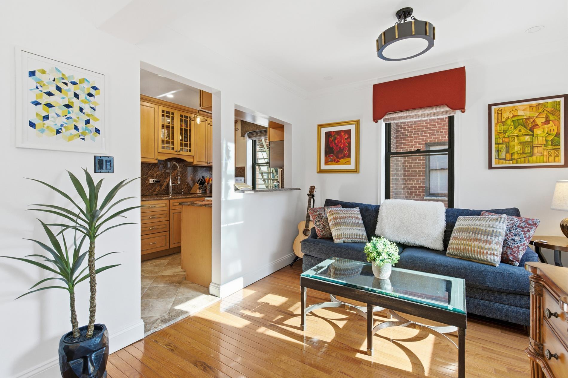 #9 photo, 30 E 9th Street, मैनहटन Greenwich Village , NY 10003