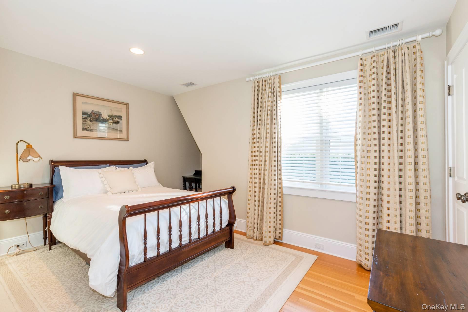 #20 photo, 39 Beach Road, Westhampton Beach , NY 11978