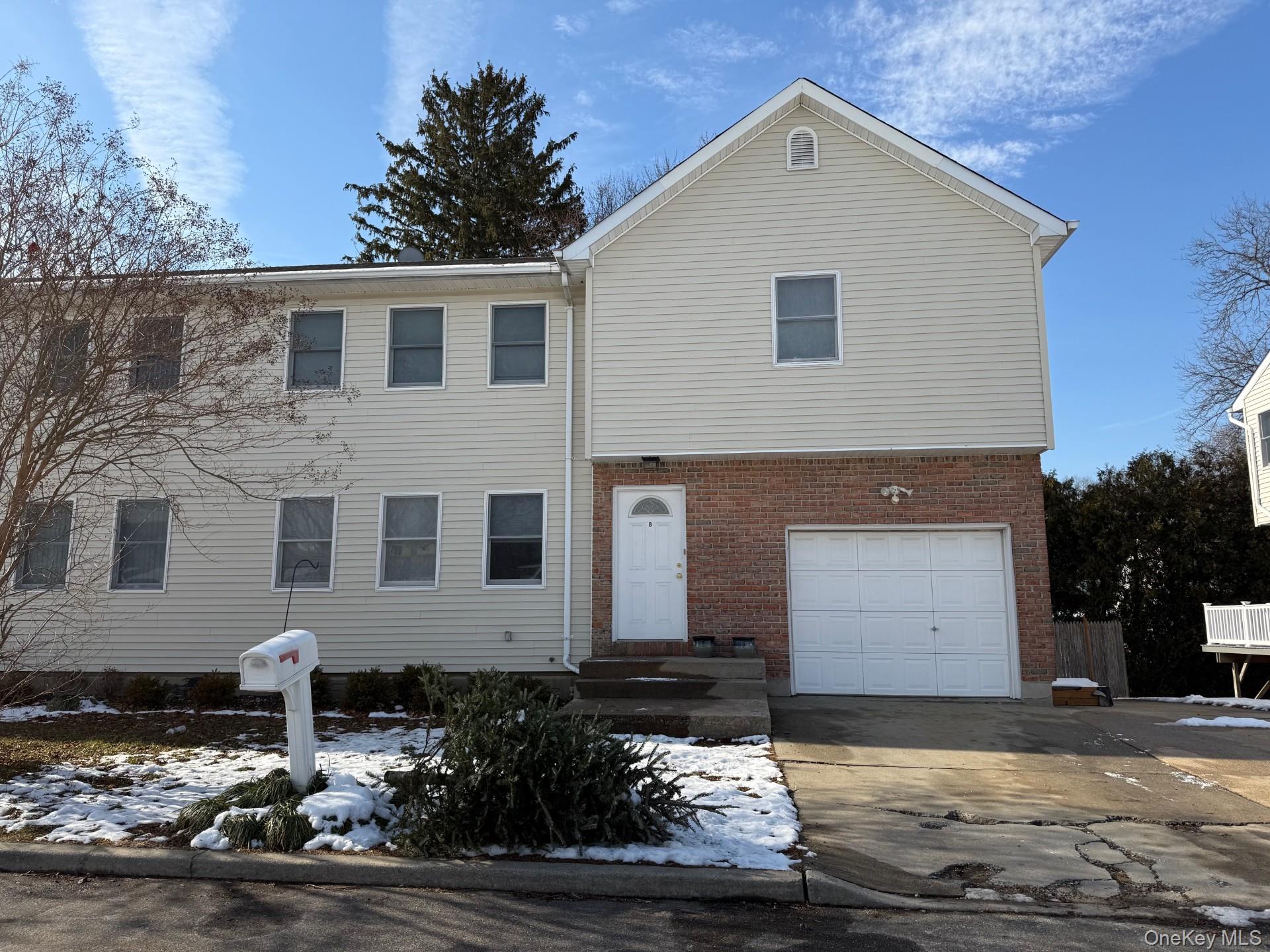 #2 photo, 8 Caruso Court, নাসাউ কাউন্টি Glen Cove , NY 11542