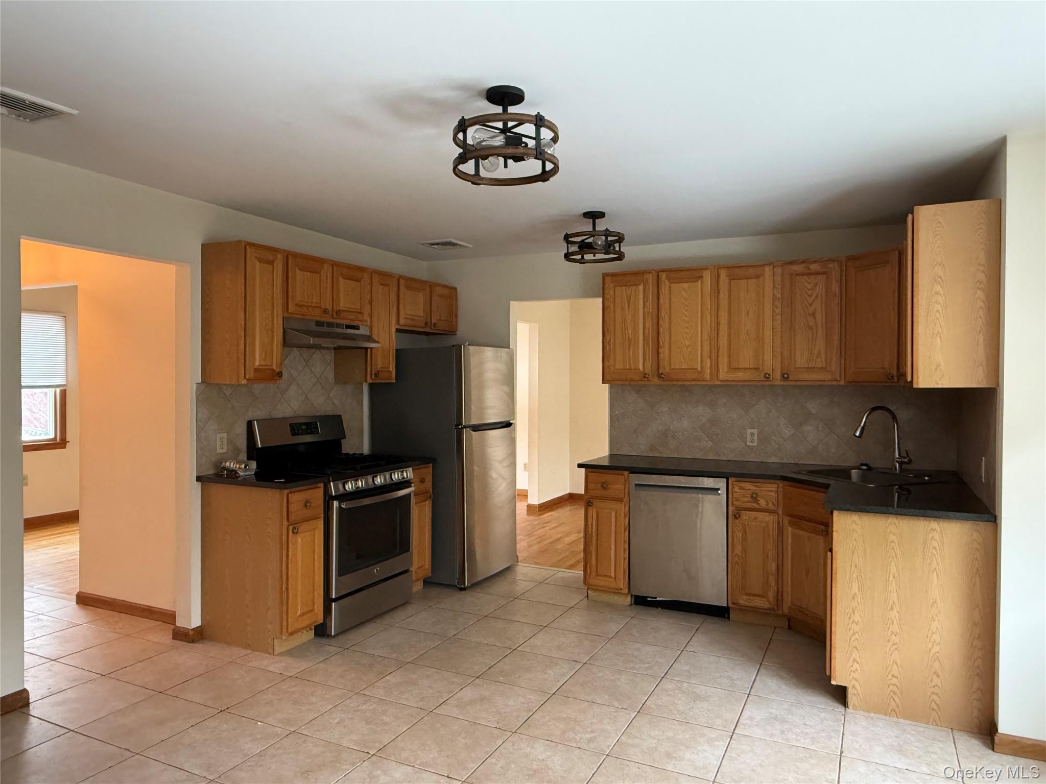 #9 photo, 8 Caruso Court, Glen Cove , NY 11542