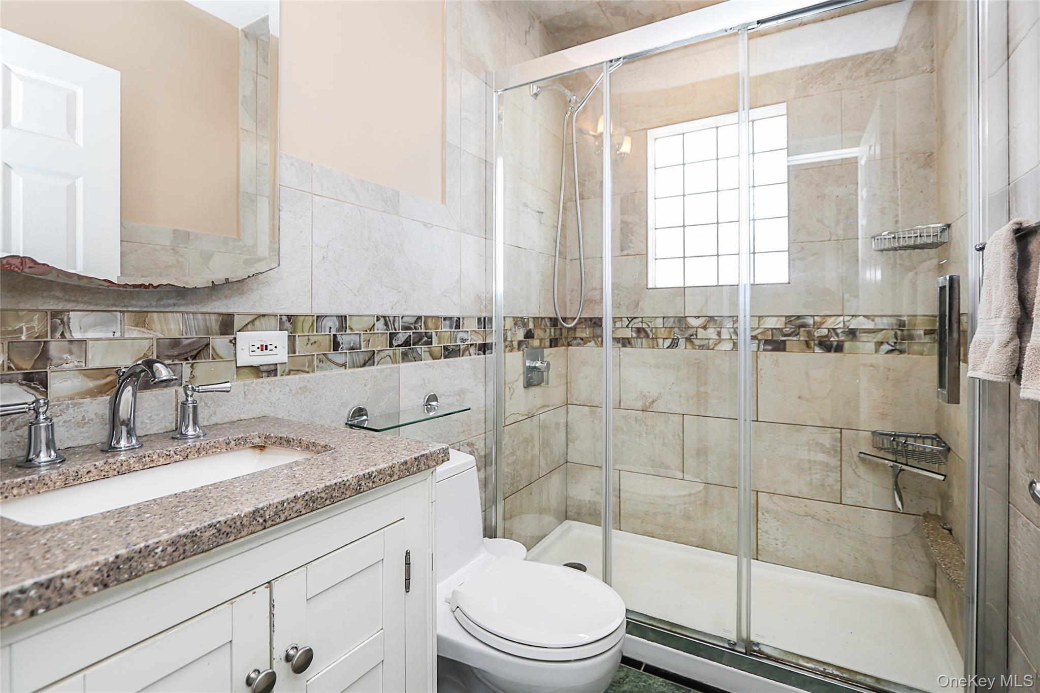 #19 photo, 58 Elm Court, New Hyde Park , NY 11040