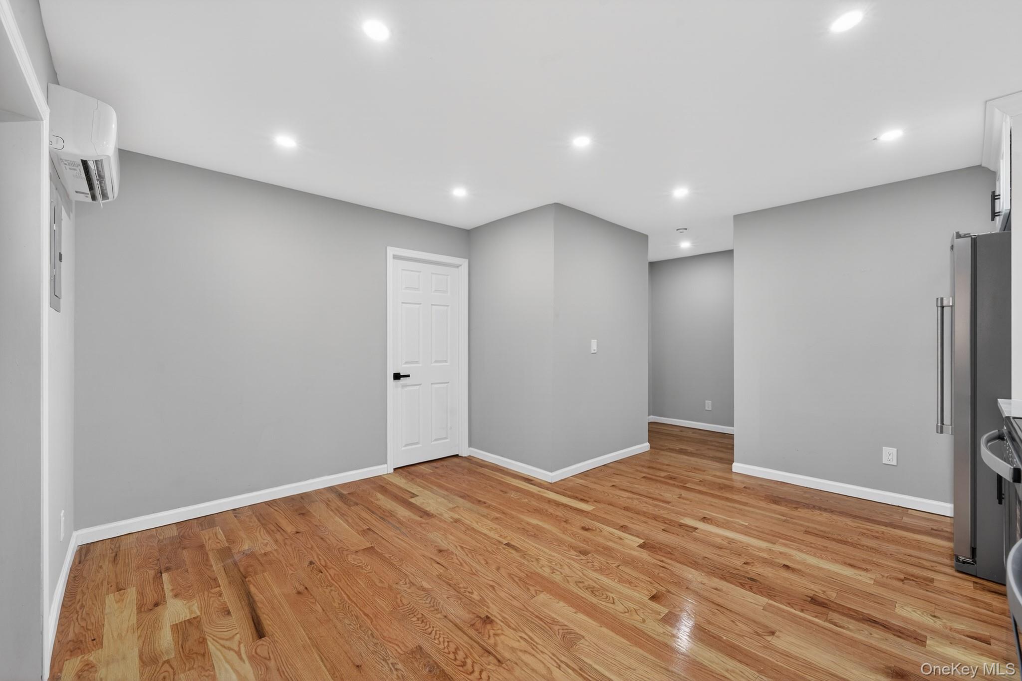 #8 photo, 1167 E 224th Street, Bronx , NY 10466