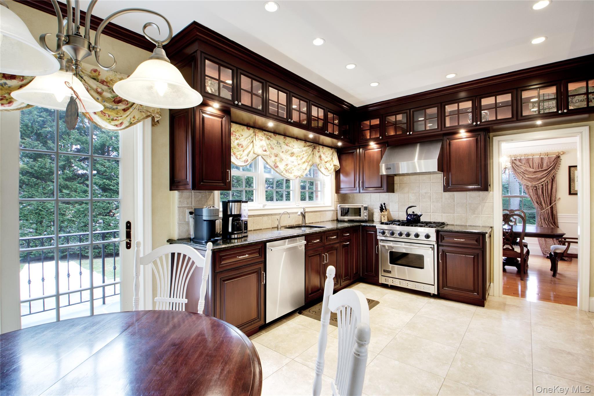 #7 photo, 101 Wetherill Road, Garden City , NY 11530