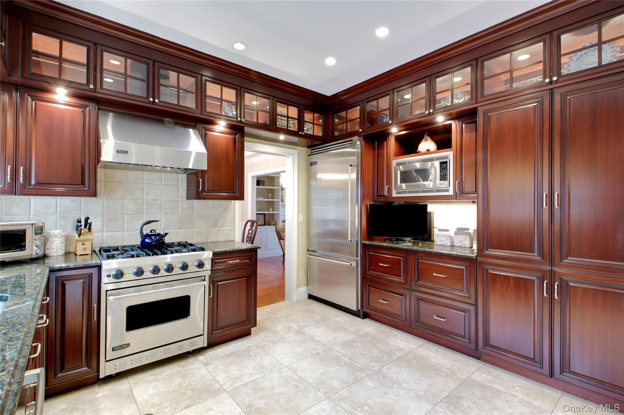 #8 photo, 101 Wetherill Road, Garden City , NY 11530