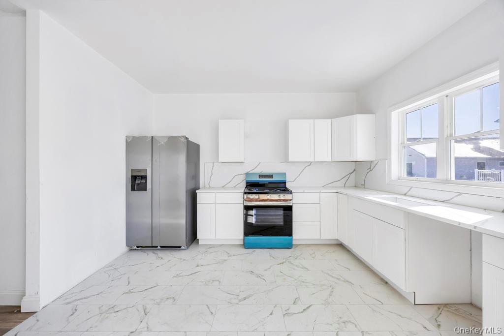 #10 photo, 10 8th Avenue, East Rockaway , NY 11518