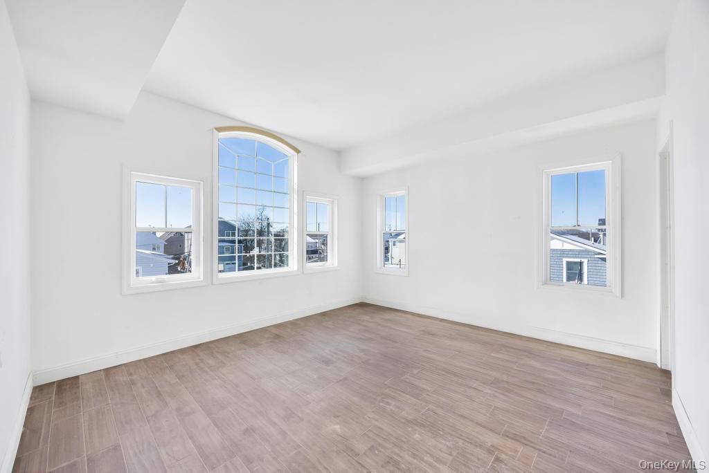 #11 photo, 10 8th Avenue, East Rockaway , NY 11518