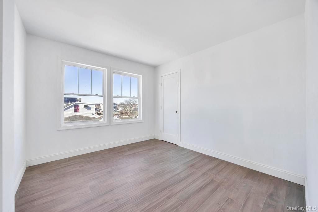 #17 photo, 10 8th Avenue, East Rockaway , NY 11518