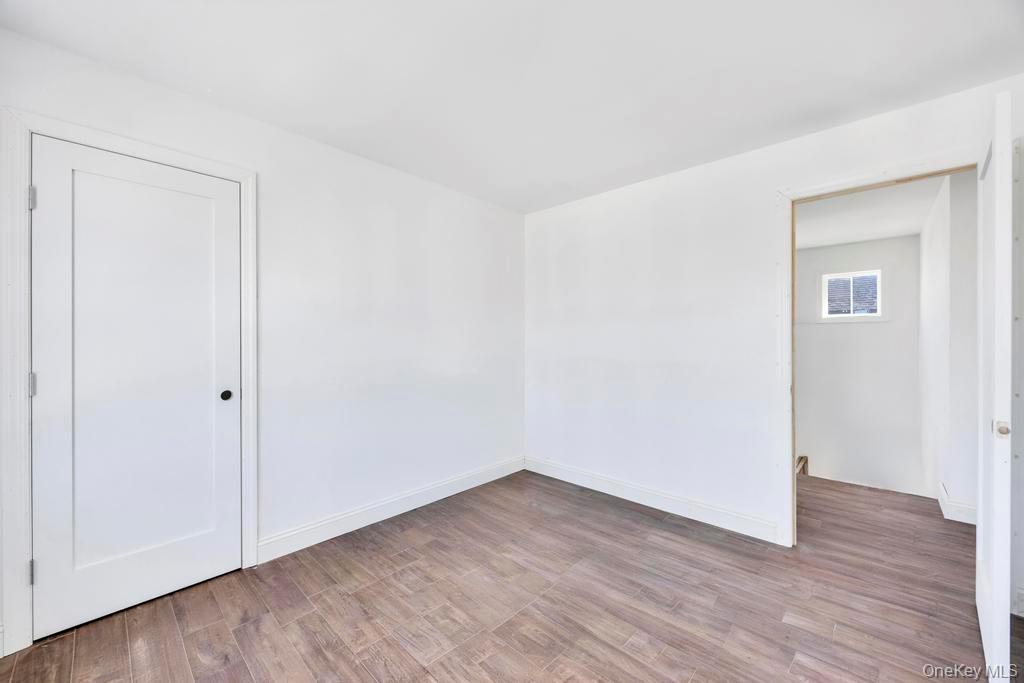 #18 photo, 10 8th Avenue, East Rockaway , NY 11518