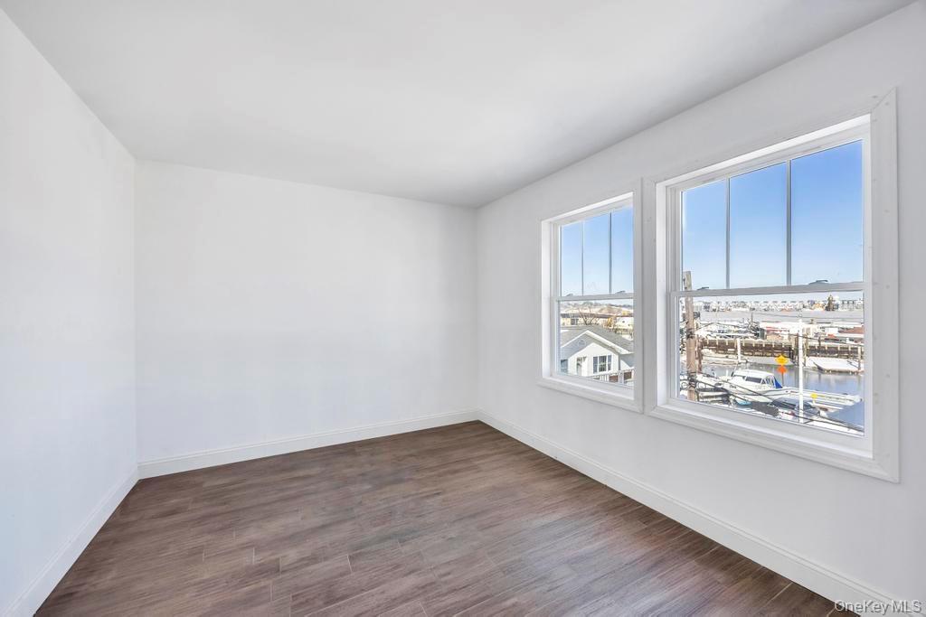 #19 photo, 10 8th Avenue, East Rockaway , NY 11518