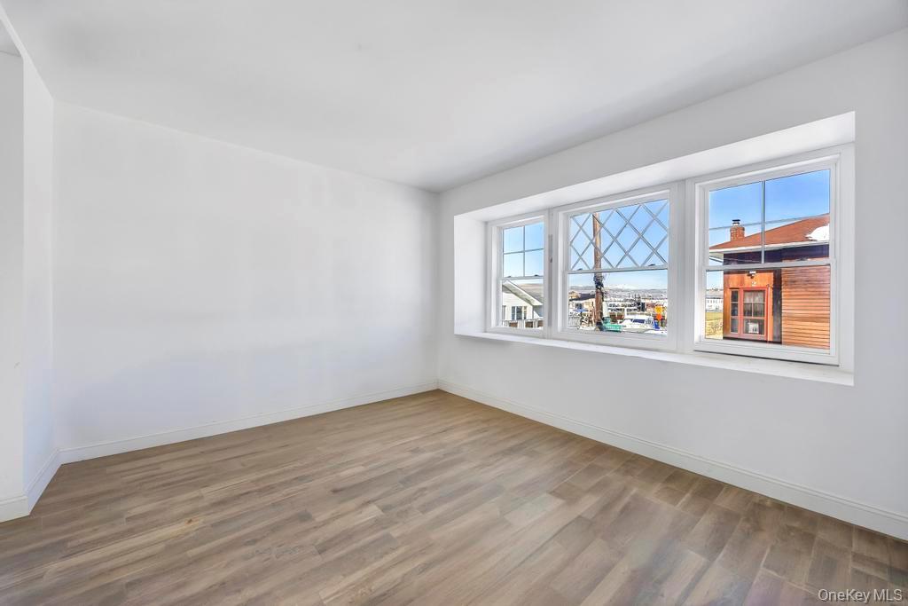 #3 photo, 10 8th Avenue, East Rockaway , NY 11518