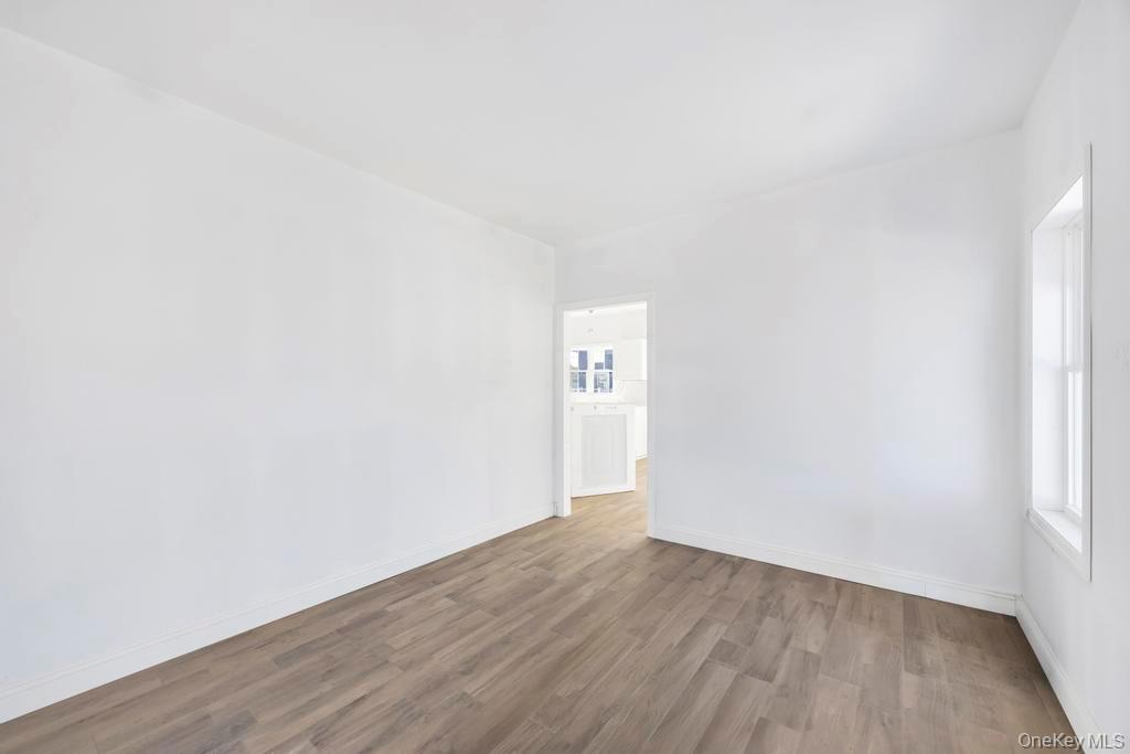 #4 photo, 10 8th Avenue, East Rockaway , NY 11518