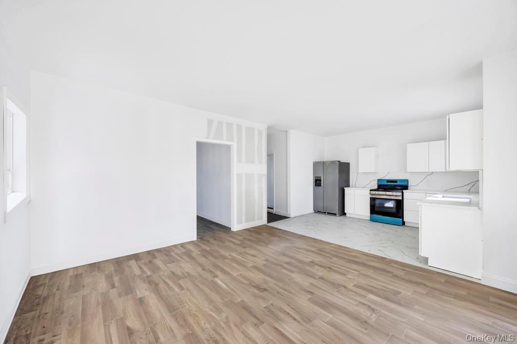 #7 photo, 10 8th Avenue, East Rockaway , NY 11518