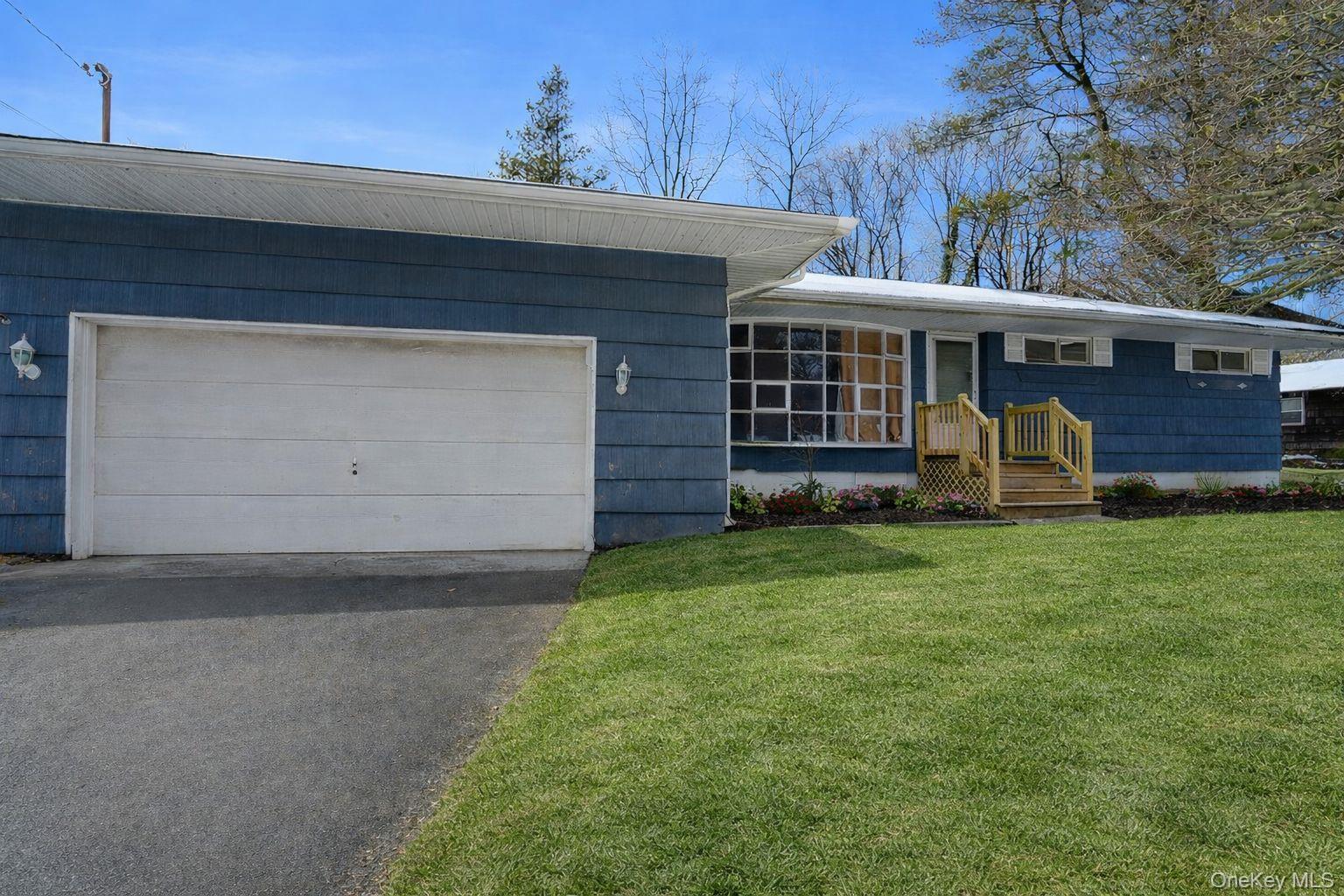 #1 photo, 50 Oakcrest Avenue, Middle Island , NY 11953