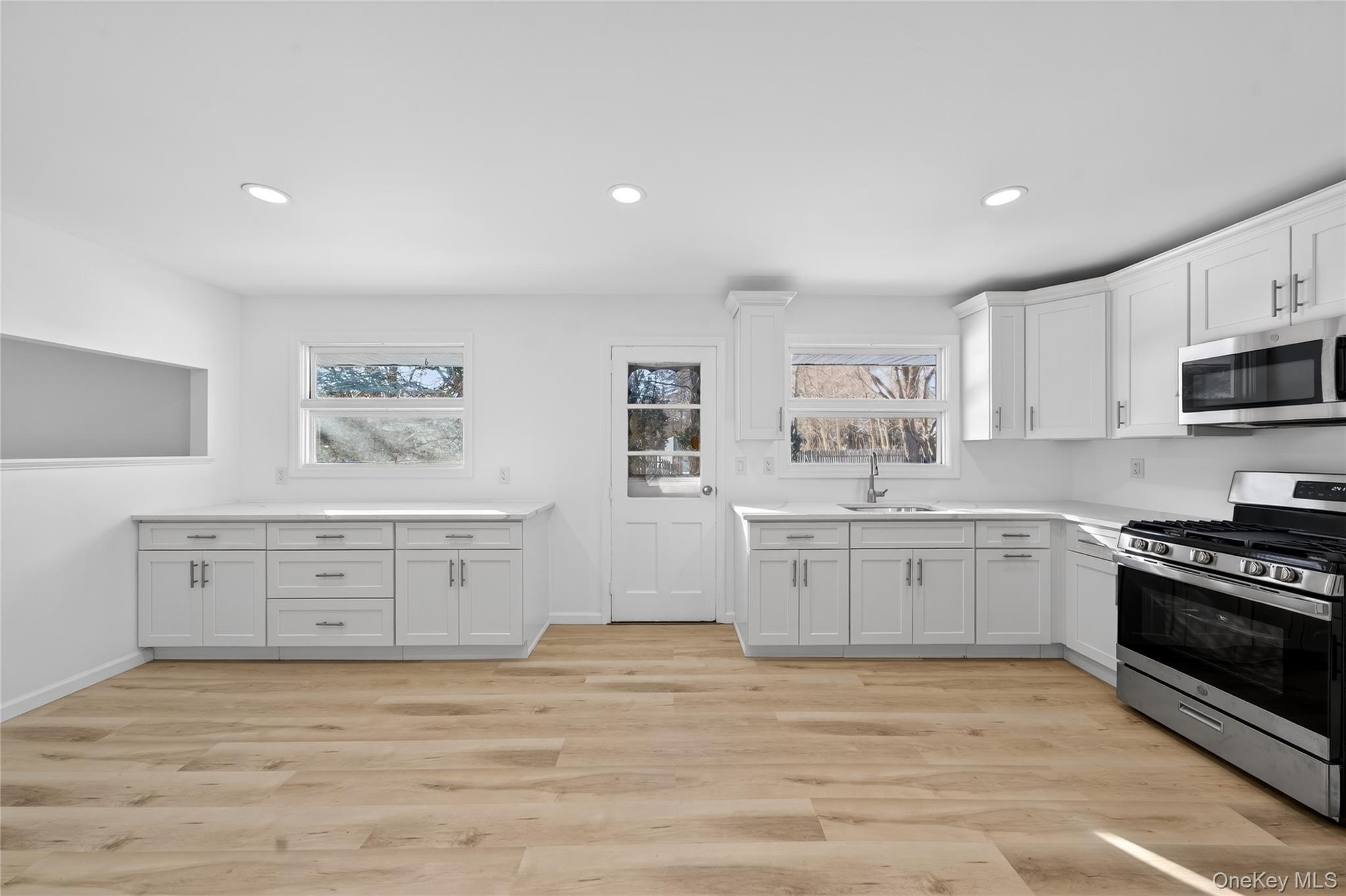 #13 photo, 50 Oakcrest Avenue, Middle Island , NY 11953