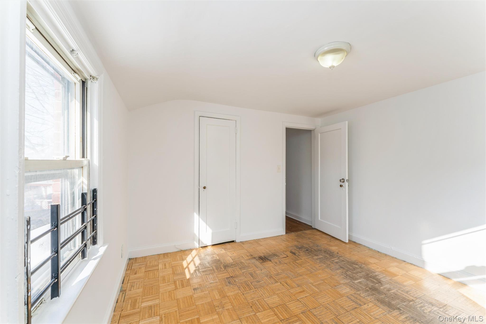 #10 photo, 12 Taylor Place, নাসাউ কাউন্টি Hempstead , NY 11550