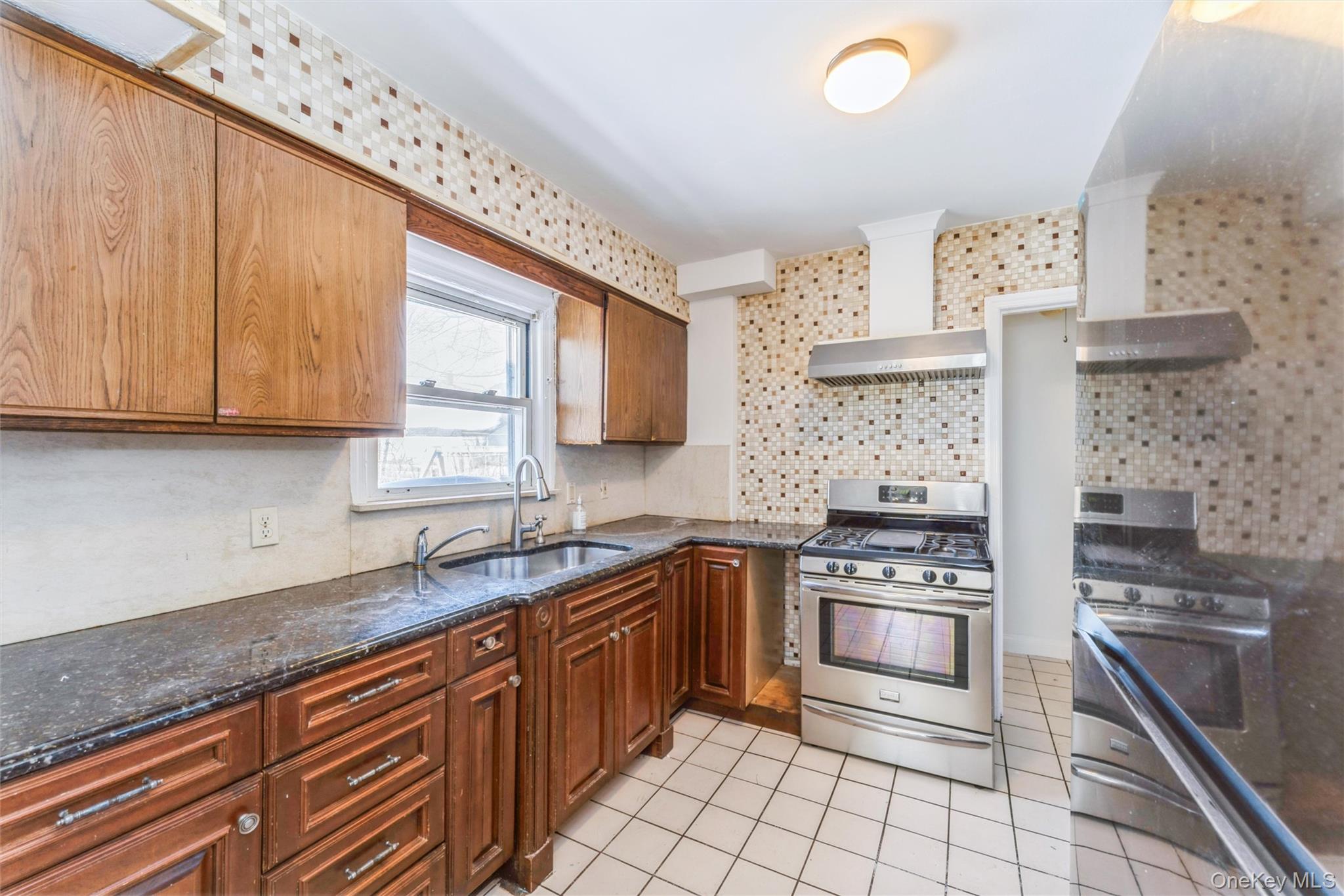 #4 photo, 12 Taylor Place, নাসাউ কাউন্টি Hempstead , NY 11550