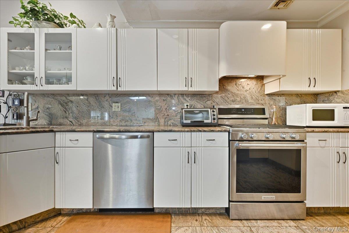 #19 photo, 146 Longwood Avenue, Westbury , NY 11590