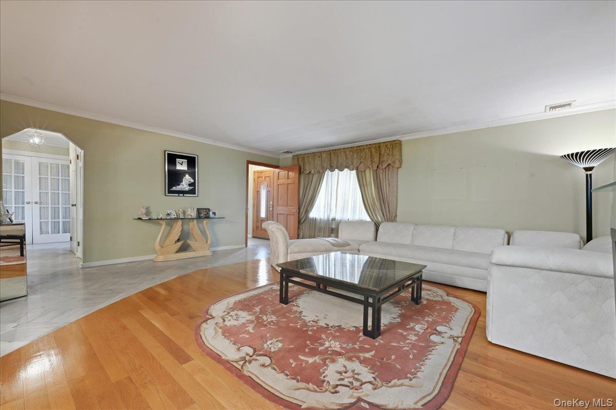 #8 photo, 146 Longwood Avenue, Westbury , NY 11590