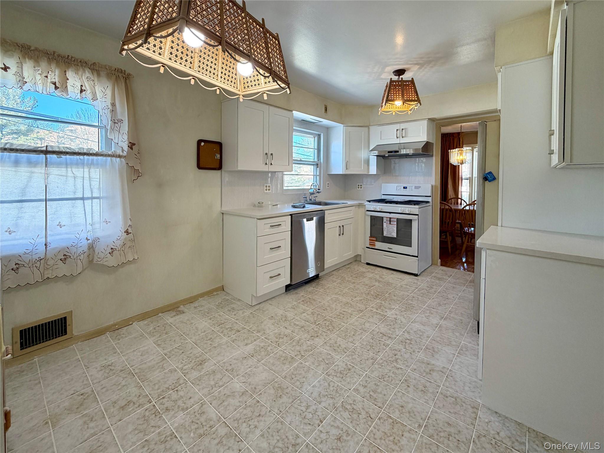 #5 photo, 24-14 215th Street, কুইন্‌স Bayside , NY 11360