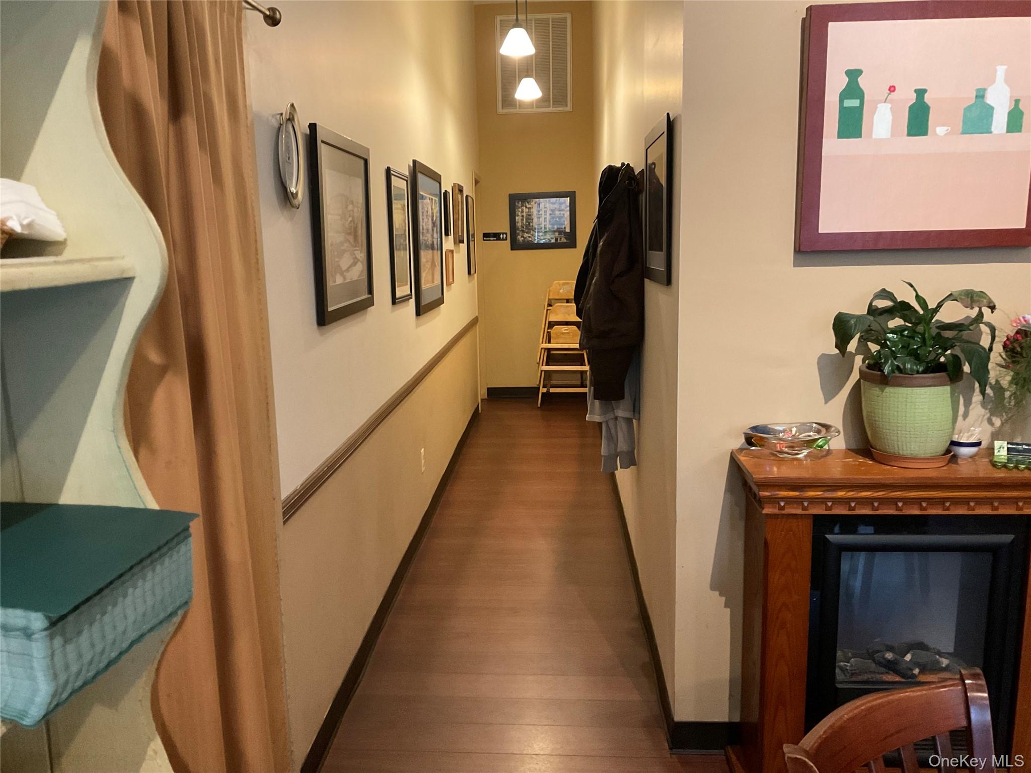 #12 photo, 472 Main, Beacon , NY 12508