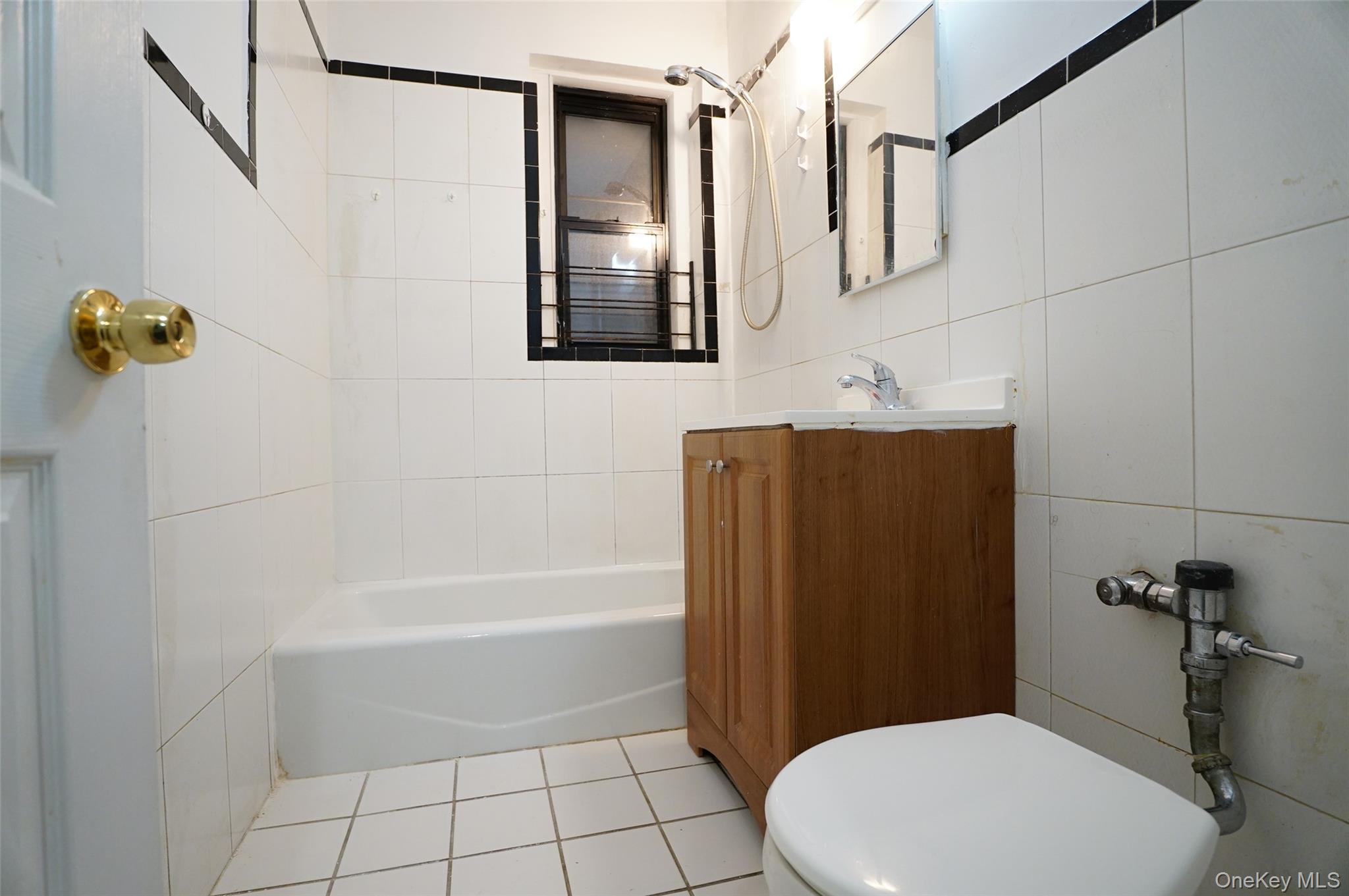 #13 photo, 61-40 Saunders Street, Rego Park , NY 11374