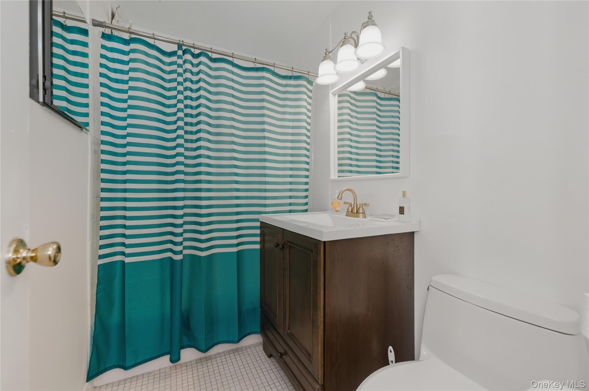 #9 photo, 280 Guy Lombardo Avenue, Freeport , NY 11520