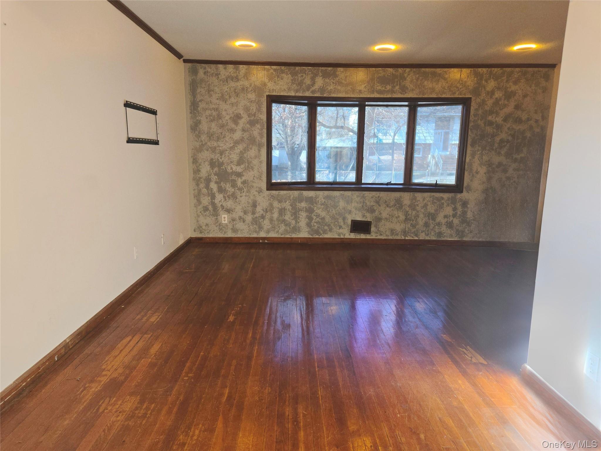 #10 photo, 86 Decatur Street, Roosevelt , NY 11575