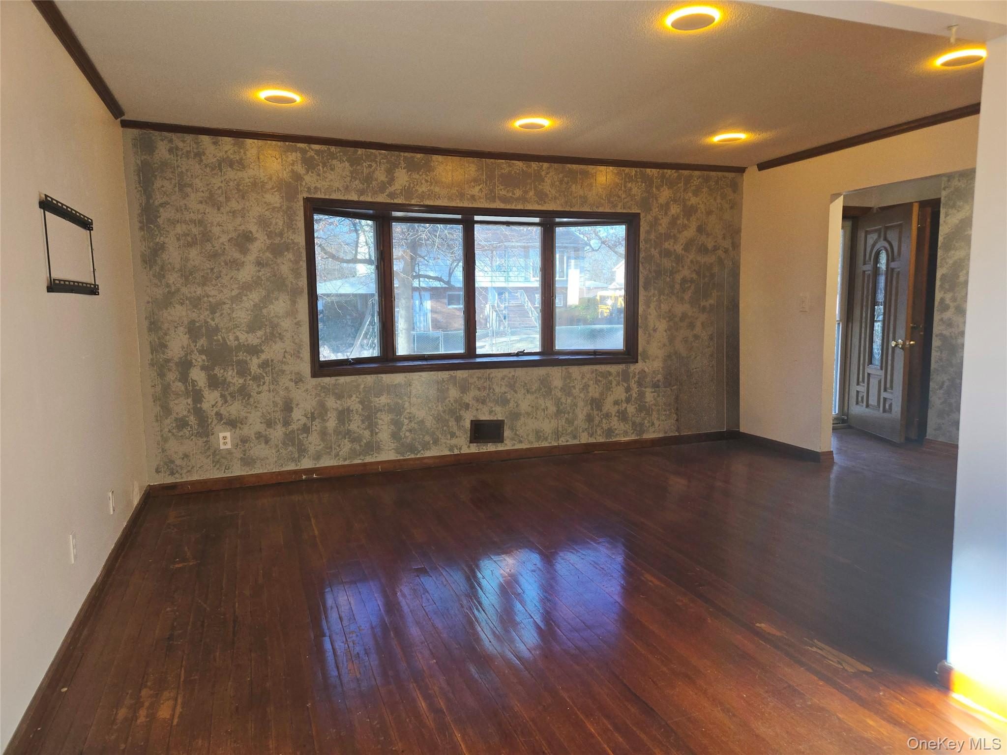 #11 photo, 86 Decatur Street, Roosevelt , NY 11575