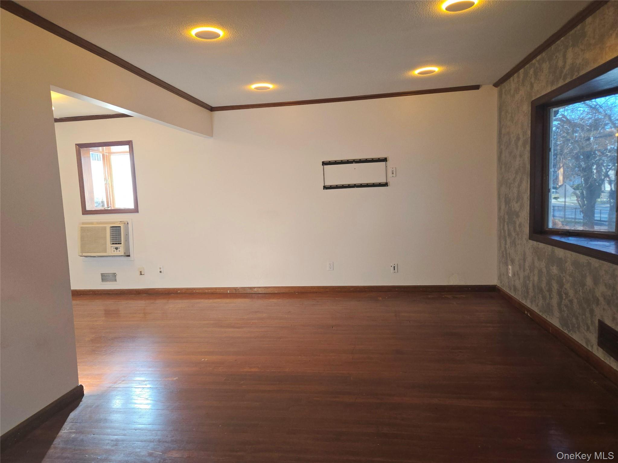 #8 photo, 86 Decatur Street, Roosevelt , NY 11575