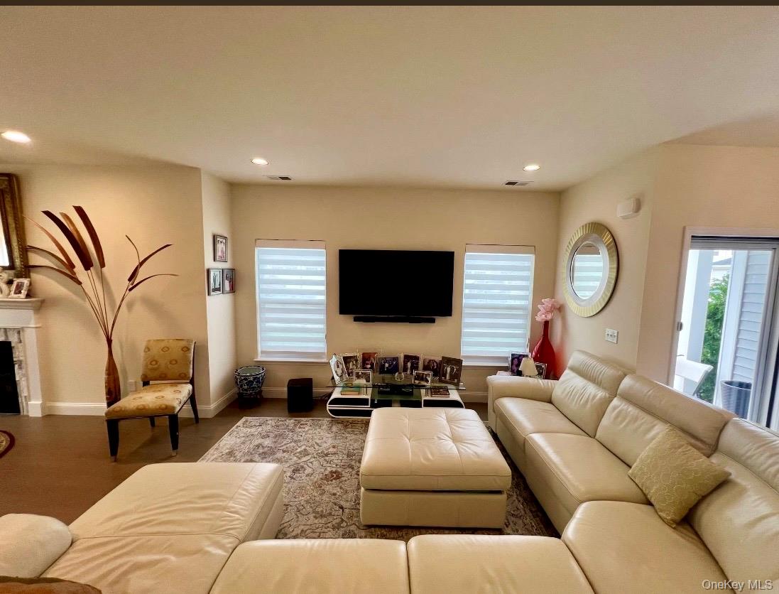 #6 photo, 37 Willow Circle, Coram , NY 11727