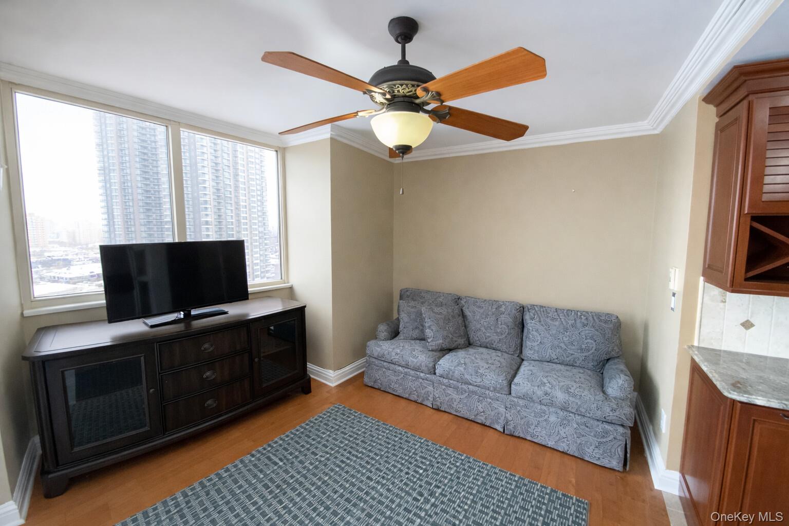 #10 photo, 27010 Grand Central Parkway, কুইন্‌স Floral Park , NY 11005