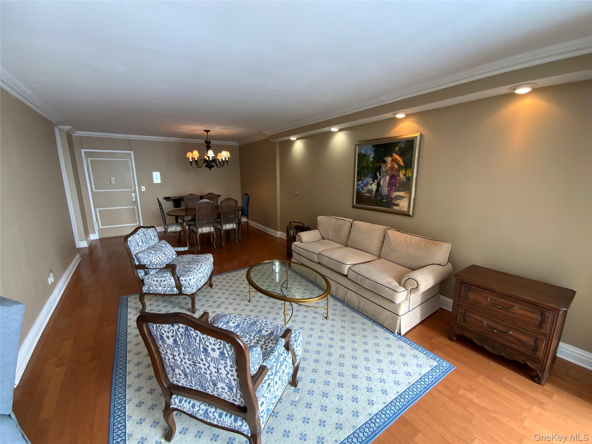 #3 photo, 27010 Grand Central Parkway, কুইন্‌স Floral Park , NY 11005