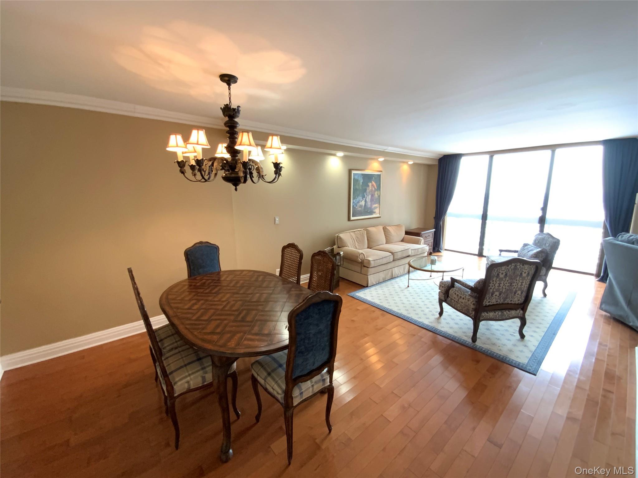 #5 photo, 27010 Grand Central Parkway, কুইন্‌স Floral Park , NY 11005