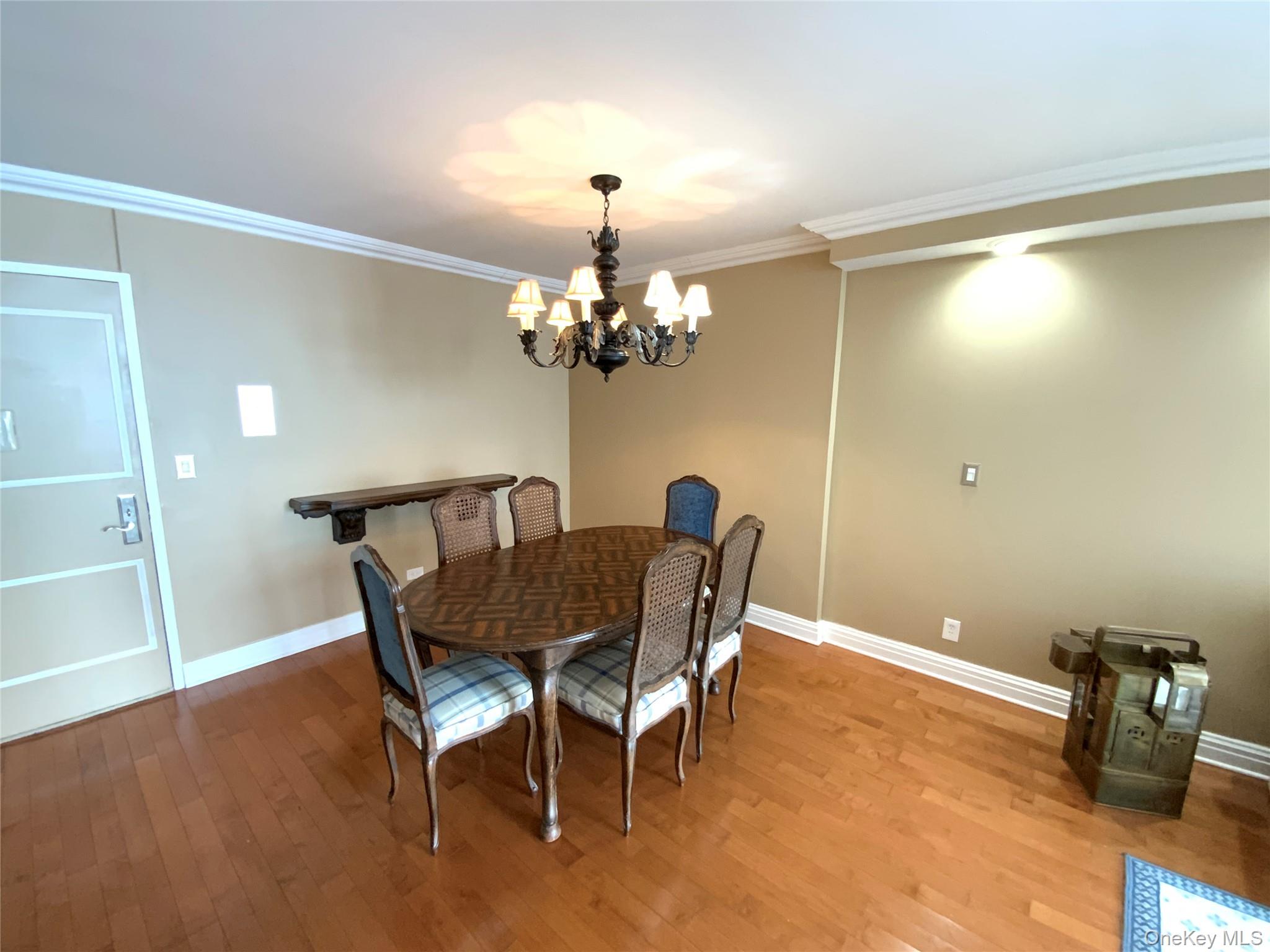 #6 photo, 27010 Grand Central Parkway, কুইন্‌স Floral Park , NY 11005