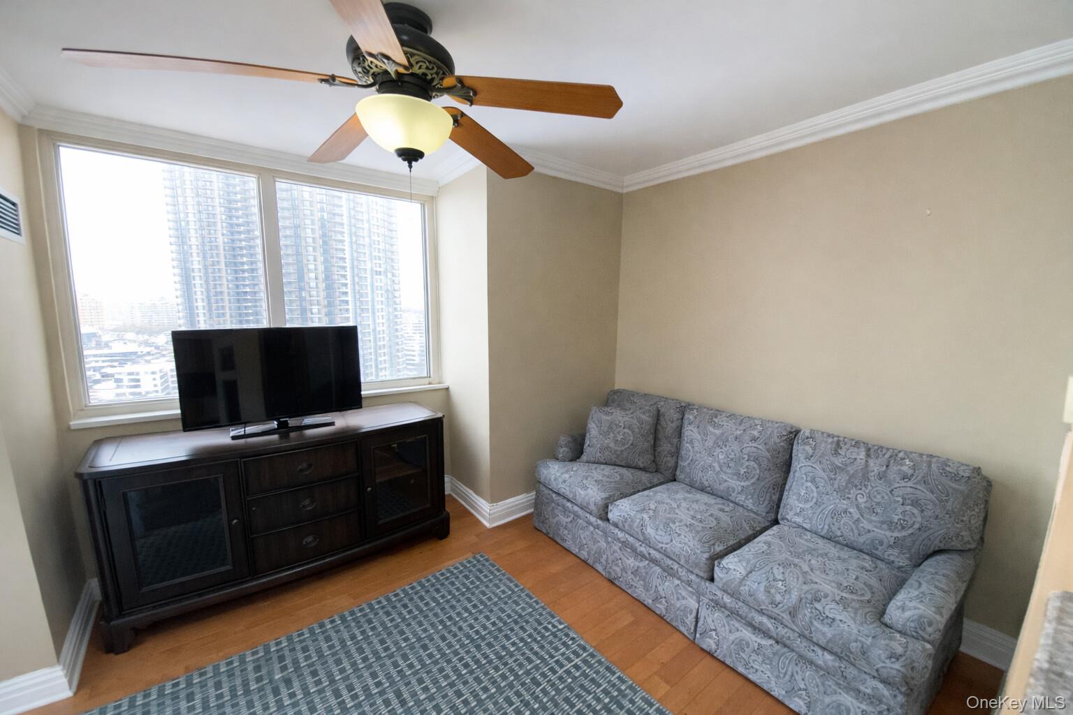 #7 photo, 27010 Grand Central Parkway, কুইন্‌স Floral Park , NY 11005