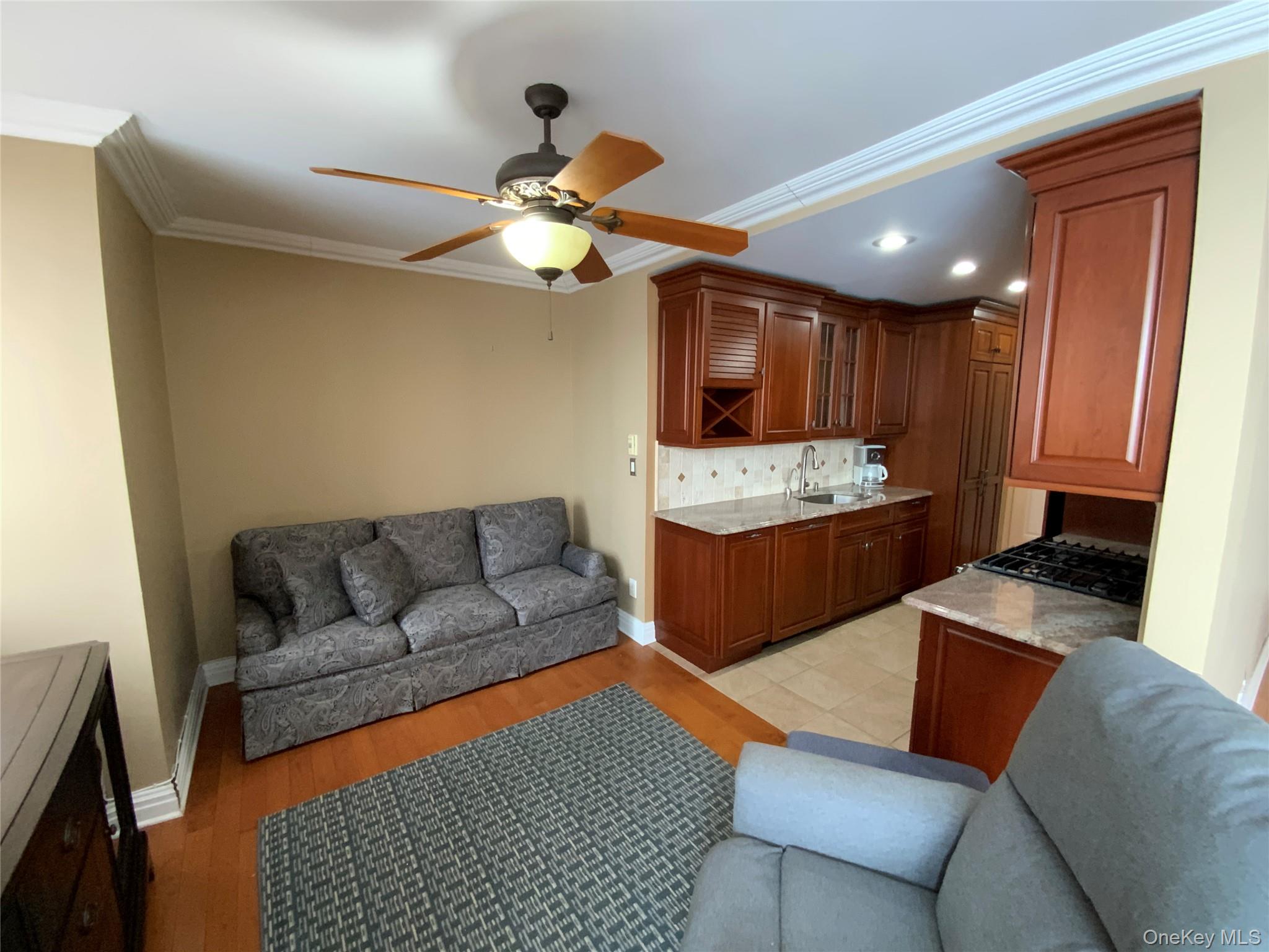 #8 photo, 27010 Grand Central Parkway, কুইন্‌স Floral Park , NY 11005