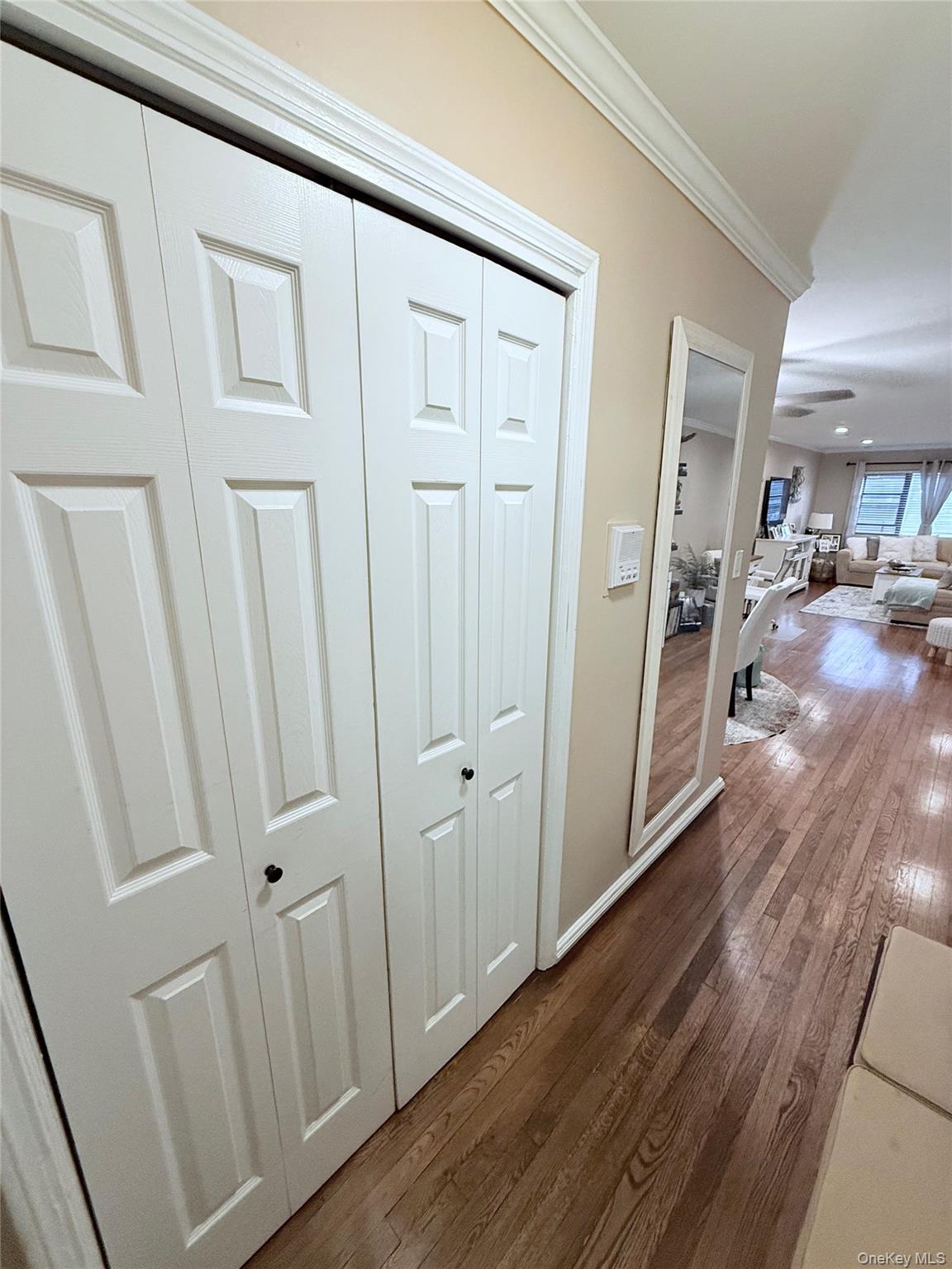 #11 photo, 1213 E Broadway, Hewlett , NY 11557