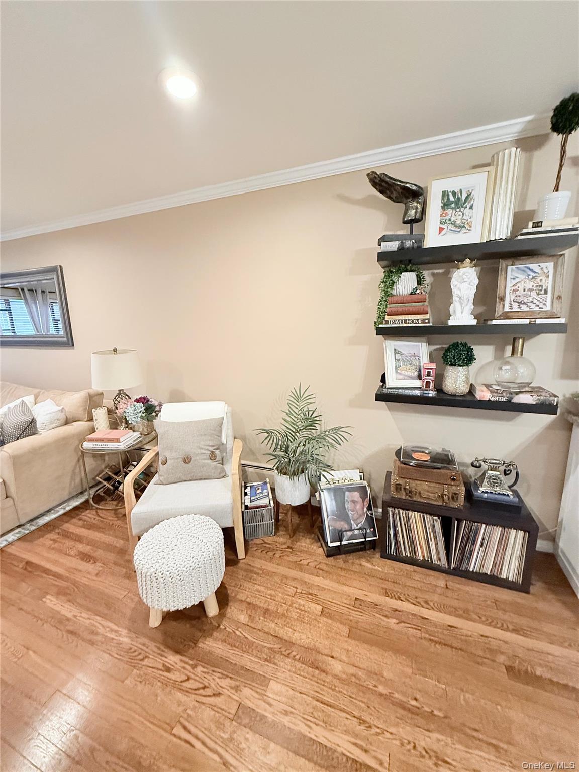 #15 photo, 1213 E Broadway, Hewlett , NY 11557