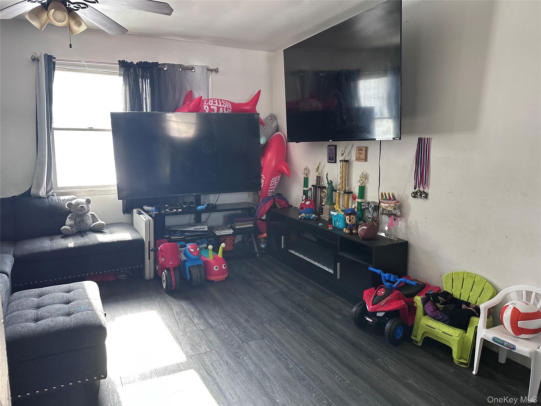 #8 photo, 71 Macarthur Avenue, Brentwood , NY 11717