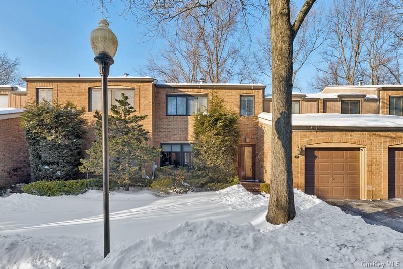 #1 photo, 17 Windsor Gate Drive, North Hills , NY 11040