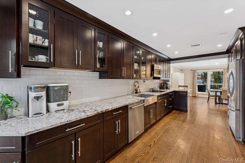 #10 photo, 17 Windsor Gate Drive, North Hills , NY 11040