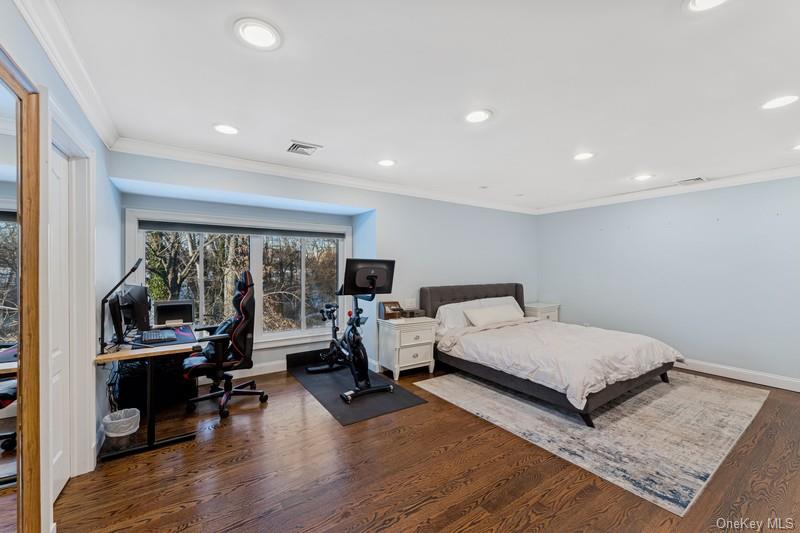 #12 photo, 17 Windsor Gate Drive, North Hills , NY 11040