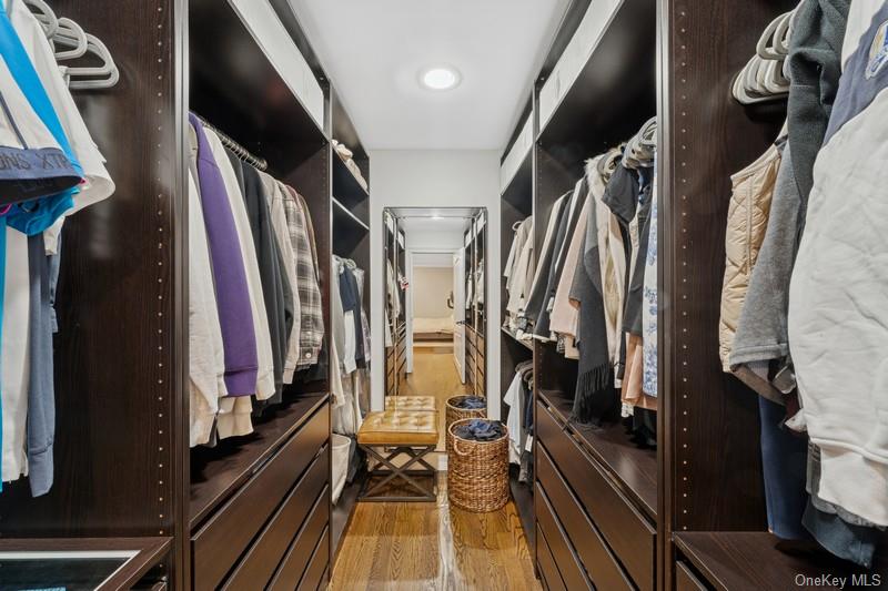 #13 photo, 17 Windsor Gate Drive, North Hills , NY 11040