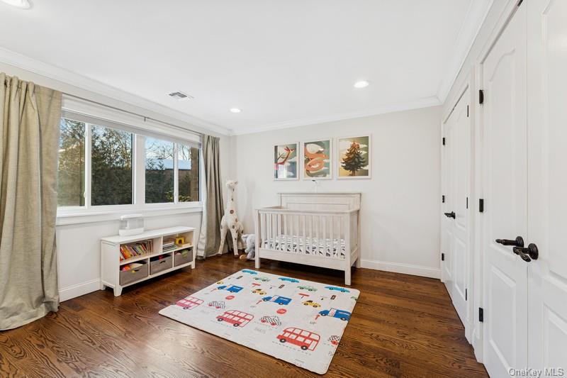 #16 photo, 17 Windsor Gate Drive, North Hills , NY 11040