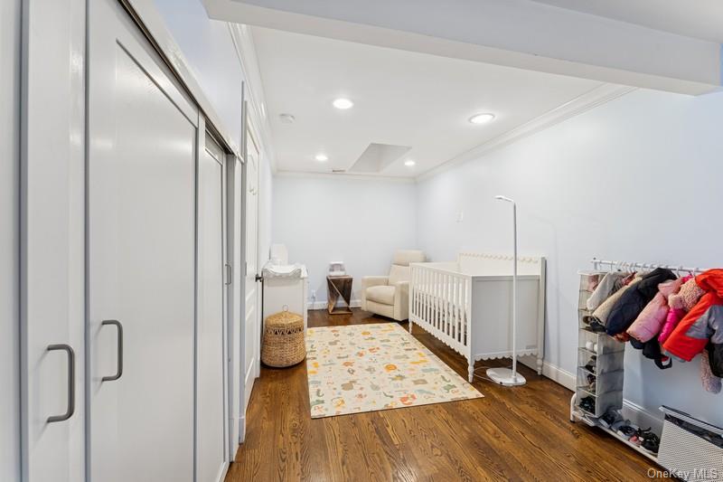 #18 photo, 17 Windsor Gate Drive, North Hills , NY 11040