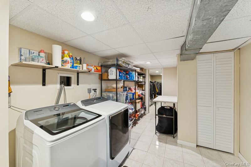 #20 photo, 17 Windsor Gate Drive, North Hills , NY 11040