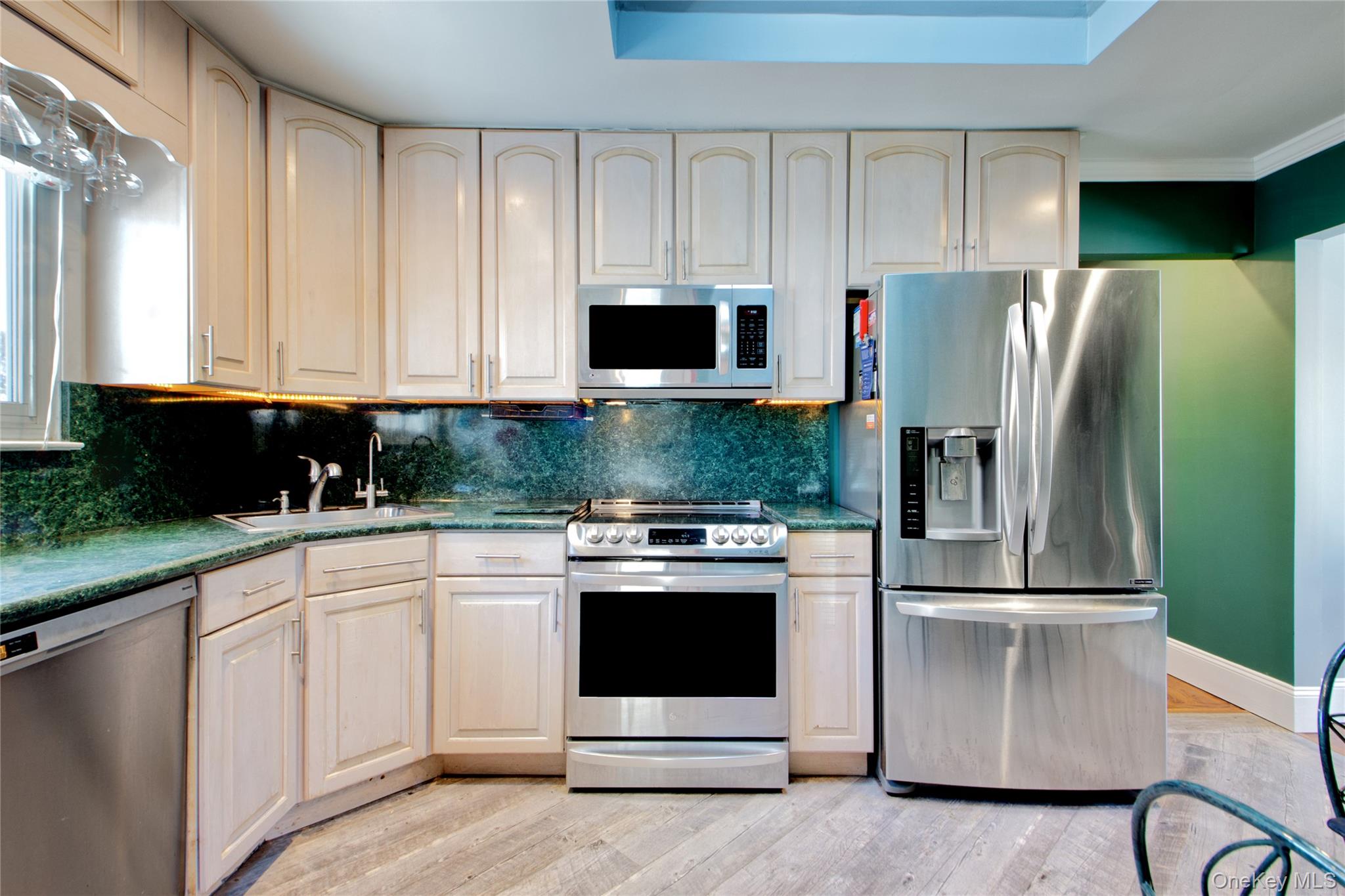 #8 photo, 192 Park Avenue, New Hyde Park , NY 11040