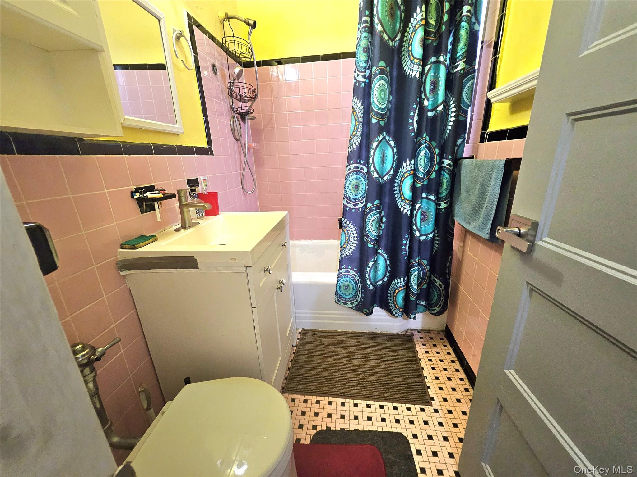 #10 photo, 113-15 34, كوينز Corona , NY 11368